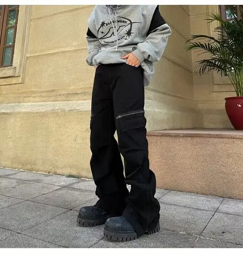 image of Vintage Baggy Flared Pleated Skate Hiphop Cargo Pants in Black, Men's (Size 32)