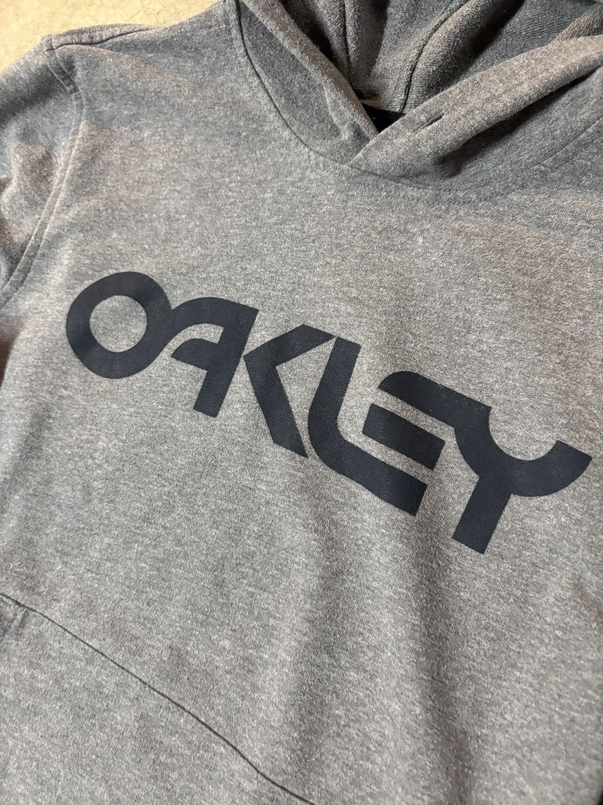 Oakley Oakley Y2K Spellout Hoodie Gray Size Medium Size US M / EU 48-50 / 2 - 2 Thumbnail