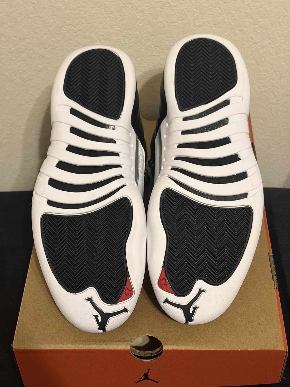 Jordan Brand Jordan 12 Playoffs Size US 10.5 / EU 43-44 - 4 Thumbnail