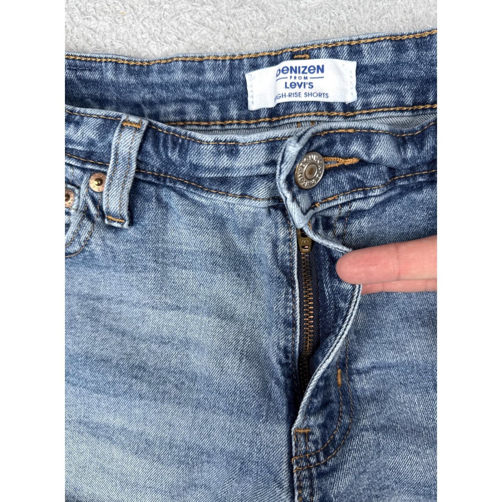 Levi's Levi's Denim Shorts Womens 10 W30 L3 High Rise Frayed Hem Blue Size 32" / US 10 / IT 46 - 6 Thumbnail
