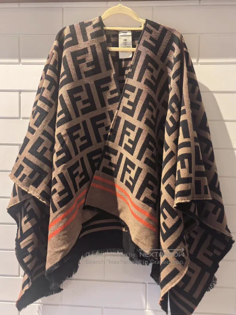 Fendi Fendi Cape stole Size ONE SIZE - 1 Thumbnail
