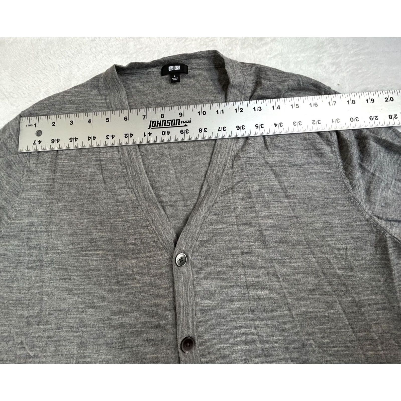 Uniqlo Uniqlo Mens Gray V-Neck Button-Up Cardigan Sweater Large Lightweight 100% Wool Size US L / EU 52-54 / 3 - 6 Thumbnail