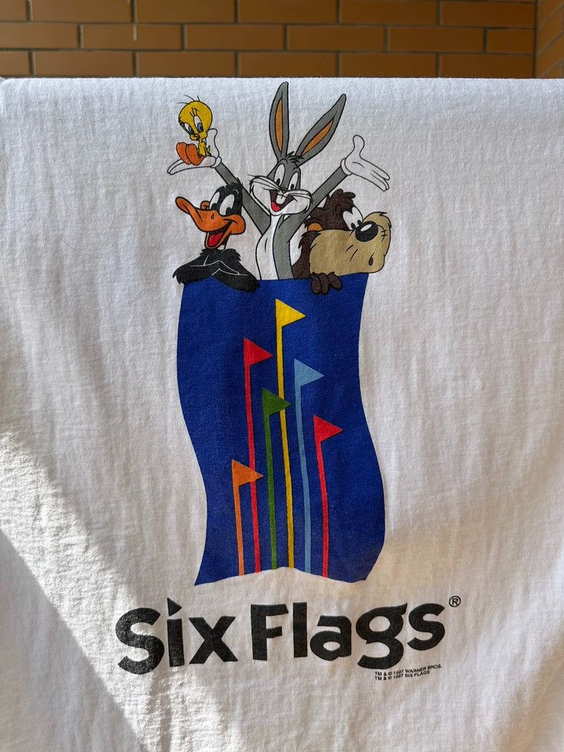 Vintage VintageTee 1997 Warner Bros Six Flags 2505-Nextarrow Size US XL / EU 56 / 4 - 6 Thumbnail
