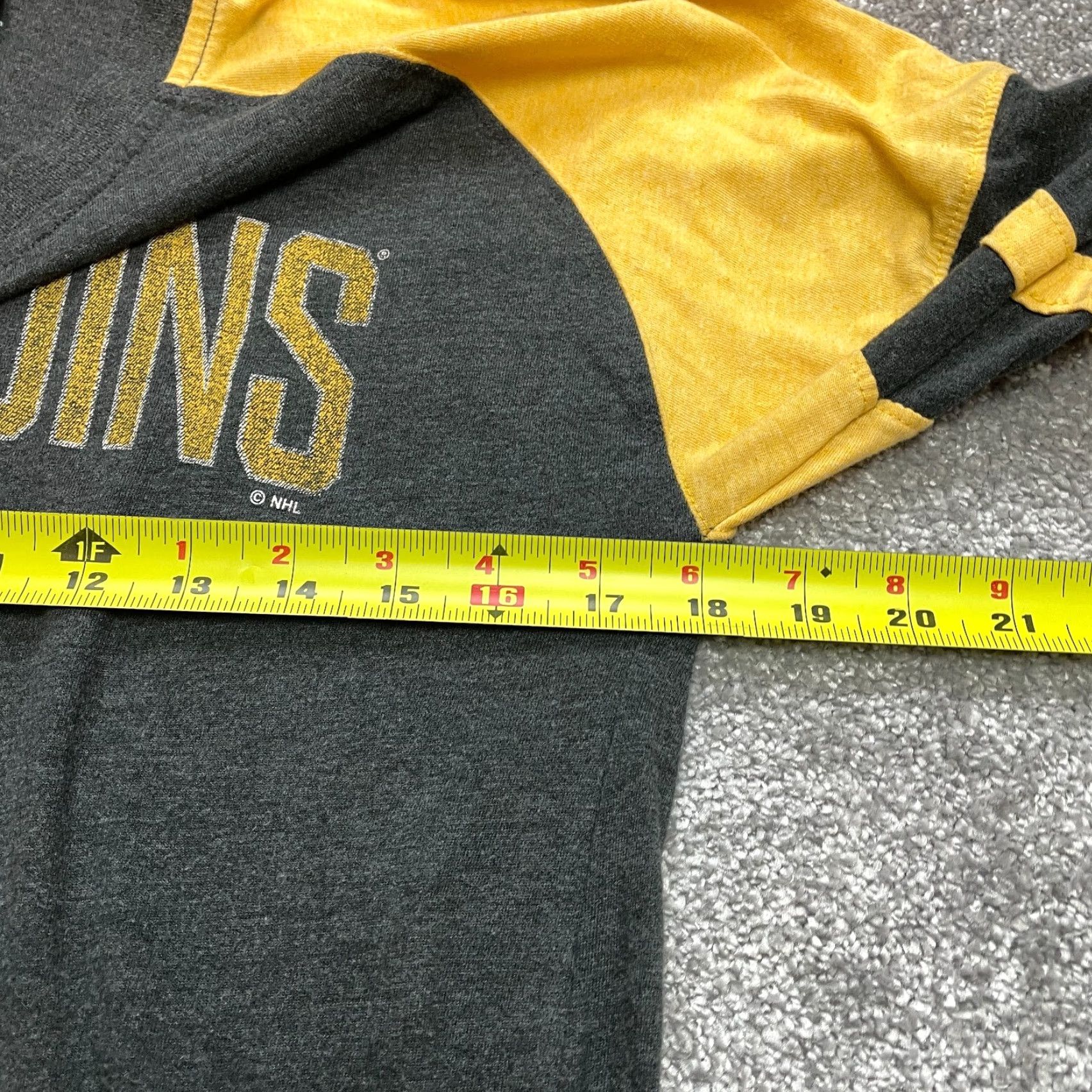 NHL NHL Shirt Mens Small Gray Yellow Pittsburgh Penguins Hockey Logo Soft Tee Size US S / EU 44-46 / 1 - 6 Thumbnail