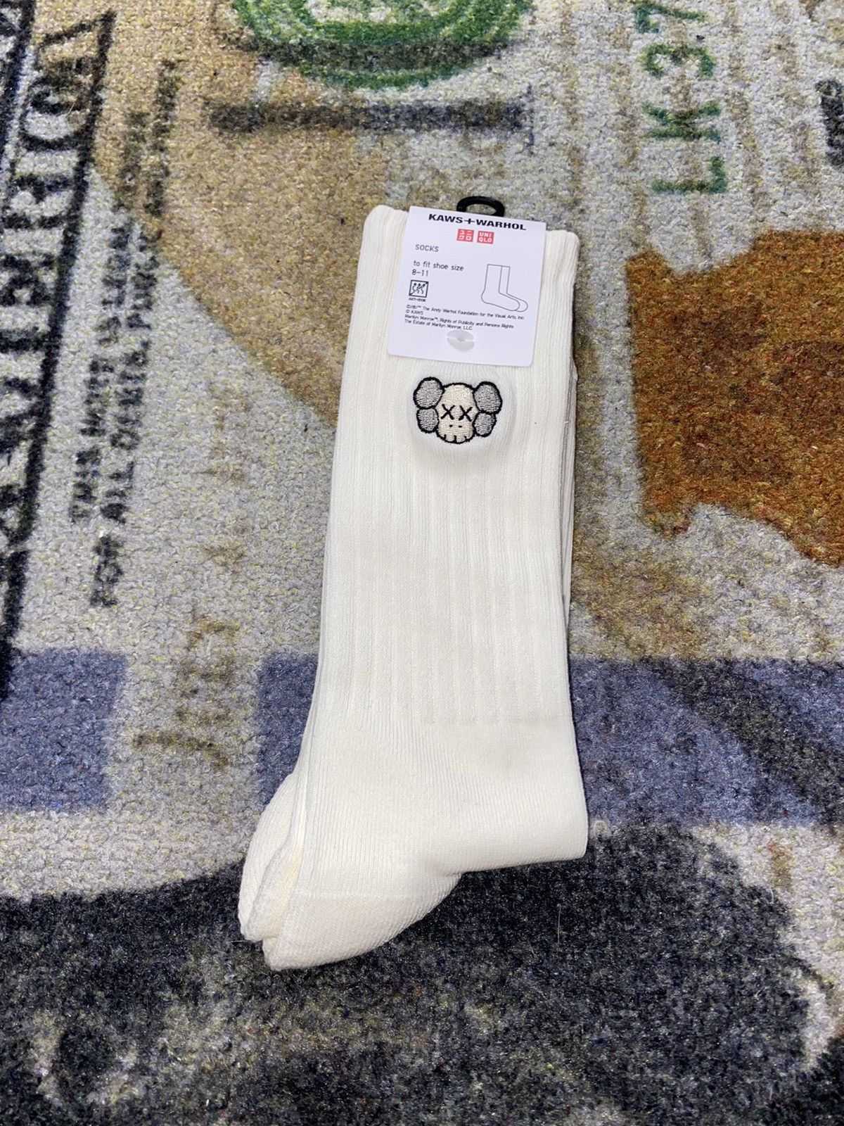 Andy Warhol × Kaws × Uniqlo KAWS & Warhol Uniqlo Socks UNISEX US 8 - US 11 Size ONE SIZE - 1 Thumbnail