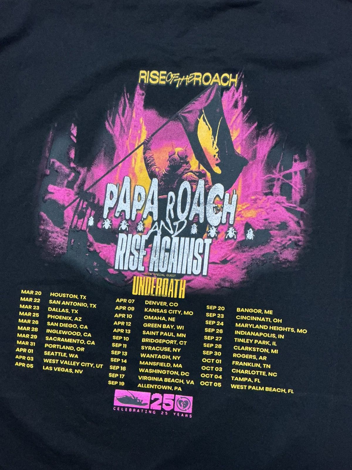 Band Tees Papa Roach Rise Of The Roach Tour 25 Years Of Infest T-Shirt Size US L / EU 52-54 / 3 - 8 Thumbnail