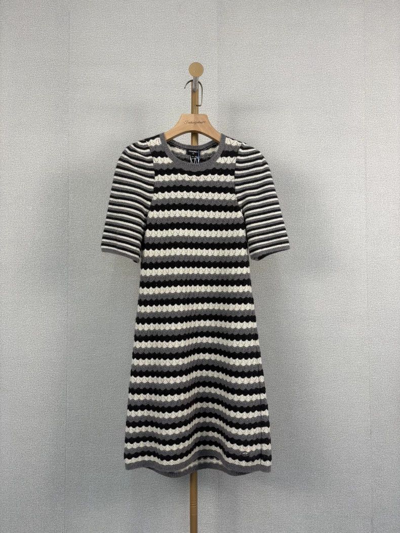 Chanel Chanel Striped Cashmere Knit Dress - dmc Size US S / EU 44-46 / 1 - 1 Thumbnail