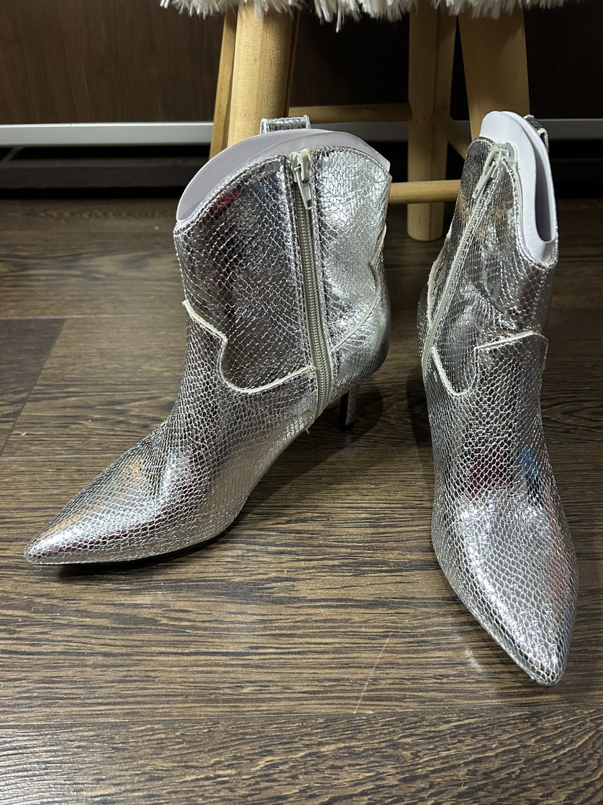 Guess GUESS Ankle Boots (Silver Snake Print), size 39 Size US 9 / IT 39 - 5 Thumbnail