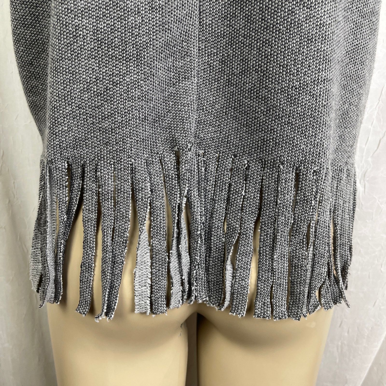 Forever 21 Forever 21 Grey Black Studded Fringe Top Southwestern Print Size S / US 4 / IT 40 - 11 Thumbnail