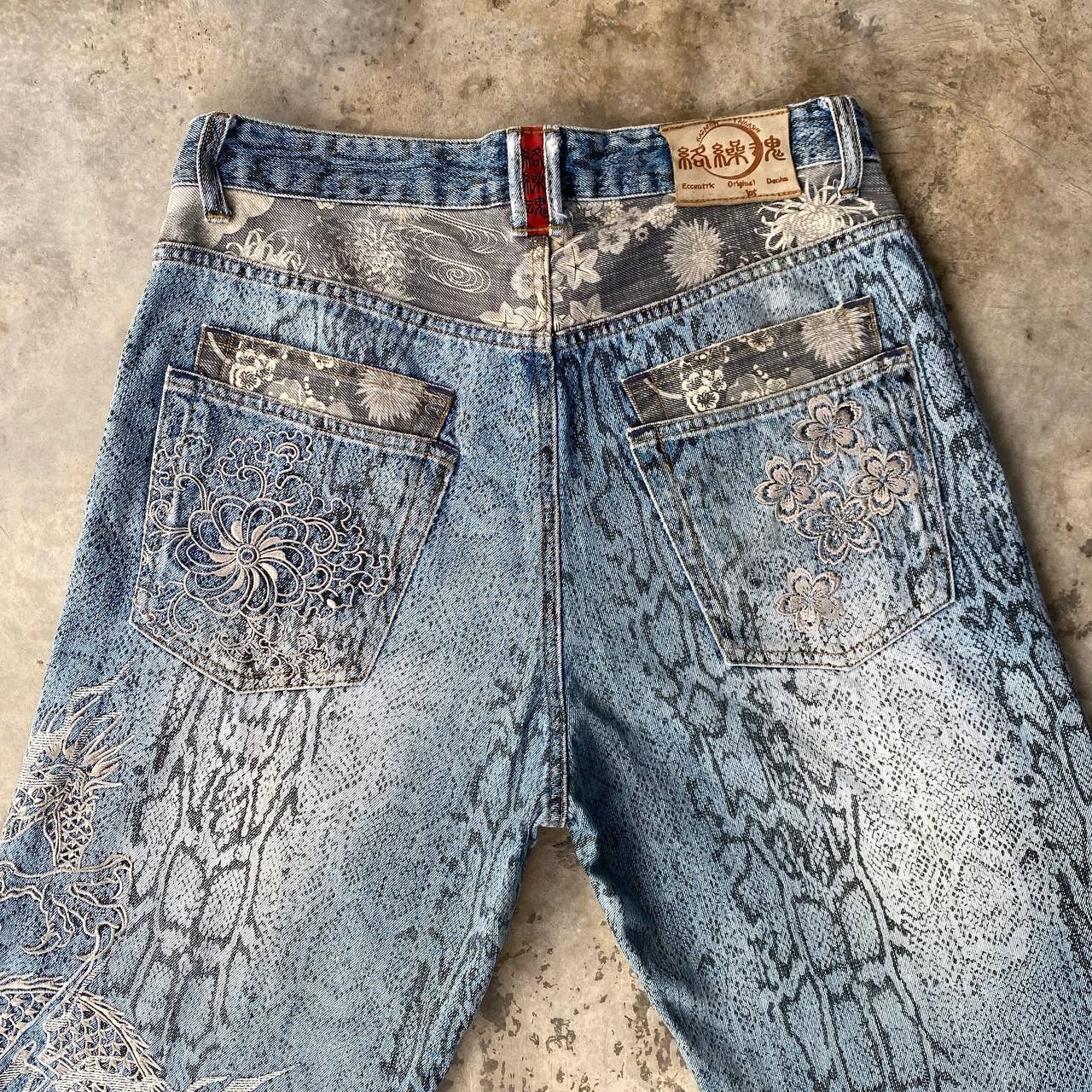 Karakuri Tamashii Karakuri Tamashii Snakeskin Dragon Embroidered Distressed Size US 33 - 11 Thumbnail