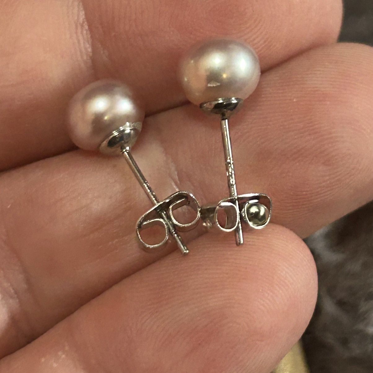 Handmade Genuine powder lavender fresh water pearl post stud earrings Size ONE SIZE - 4 Thumbnail