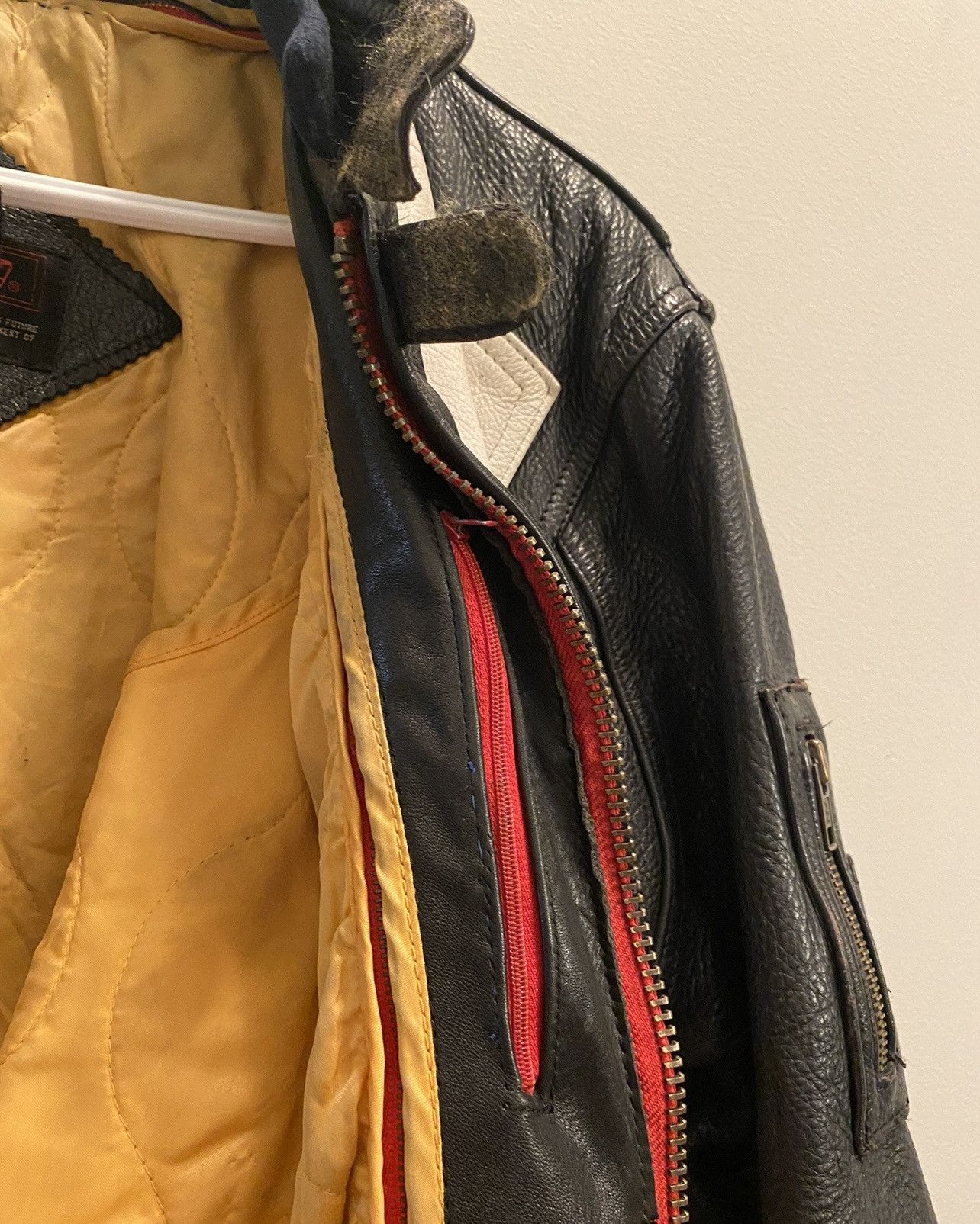 Vintage VINTAGE SUZUKI LUCKY STRIKE LEATHER RIDING JACKET Size US L / EU 52-54 / 3 - 6 Thumbnail