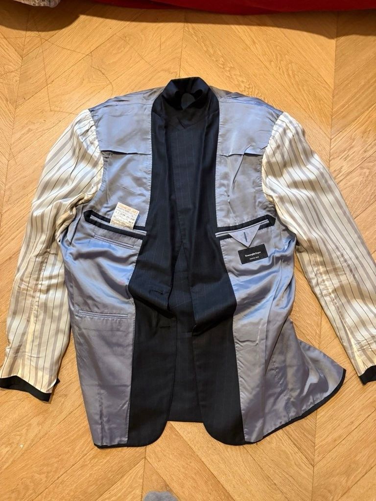 Ermenegildo Zegna signature grey wool/silk blazer, fine pinstriped. (50F) Size 52R - 5 Thumbnail