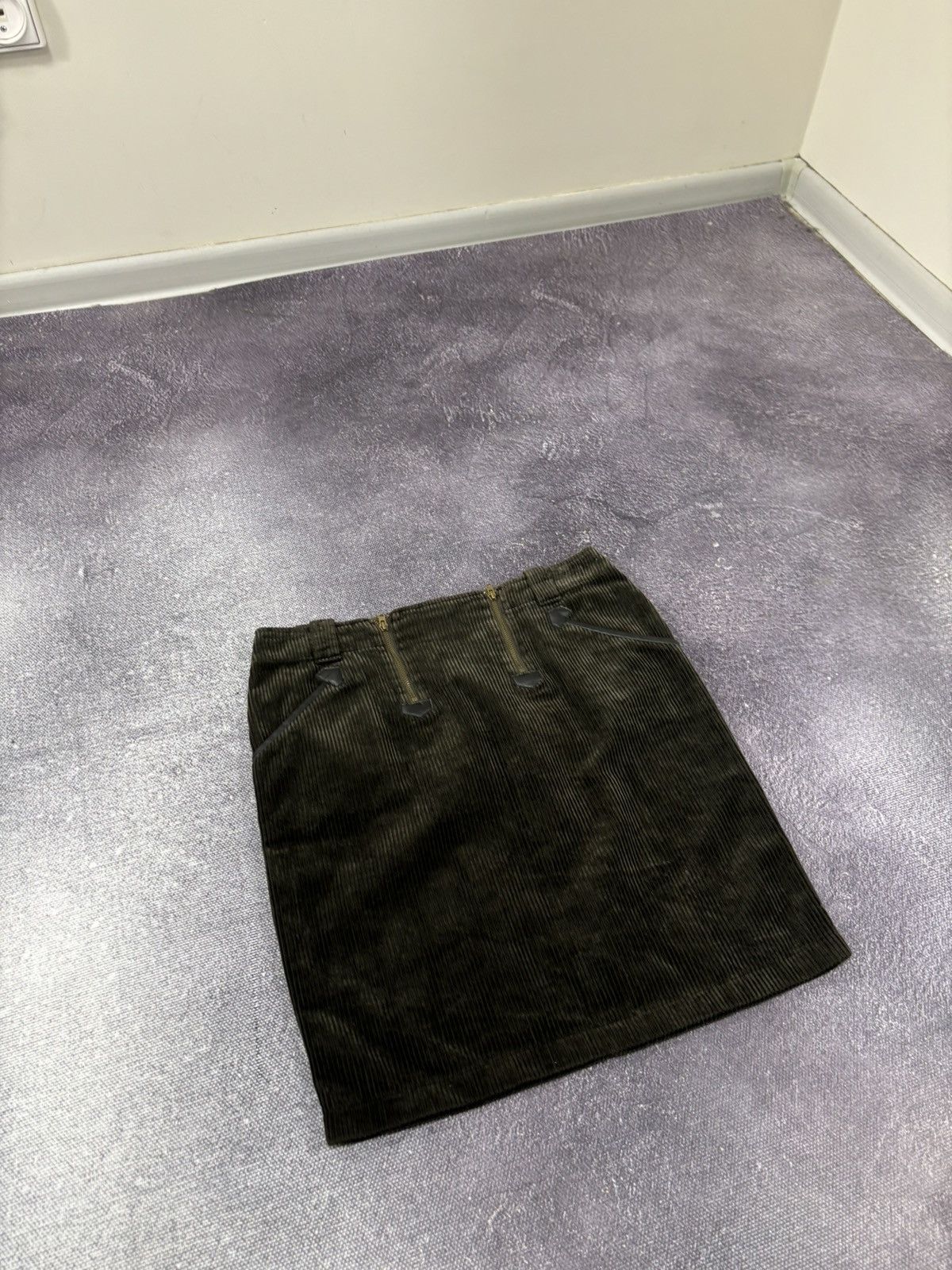 Armani Armani Jeans Vintage Women’s Corduroy Brown Rare Mini Skirt Size 26" / US 2 / IT 38 - 3 Thumbnail