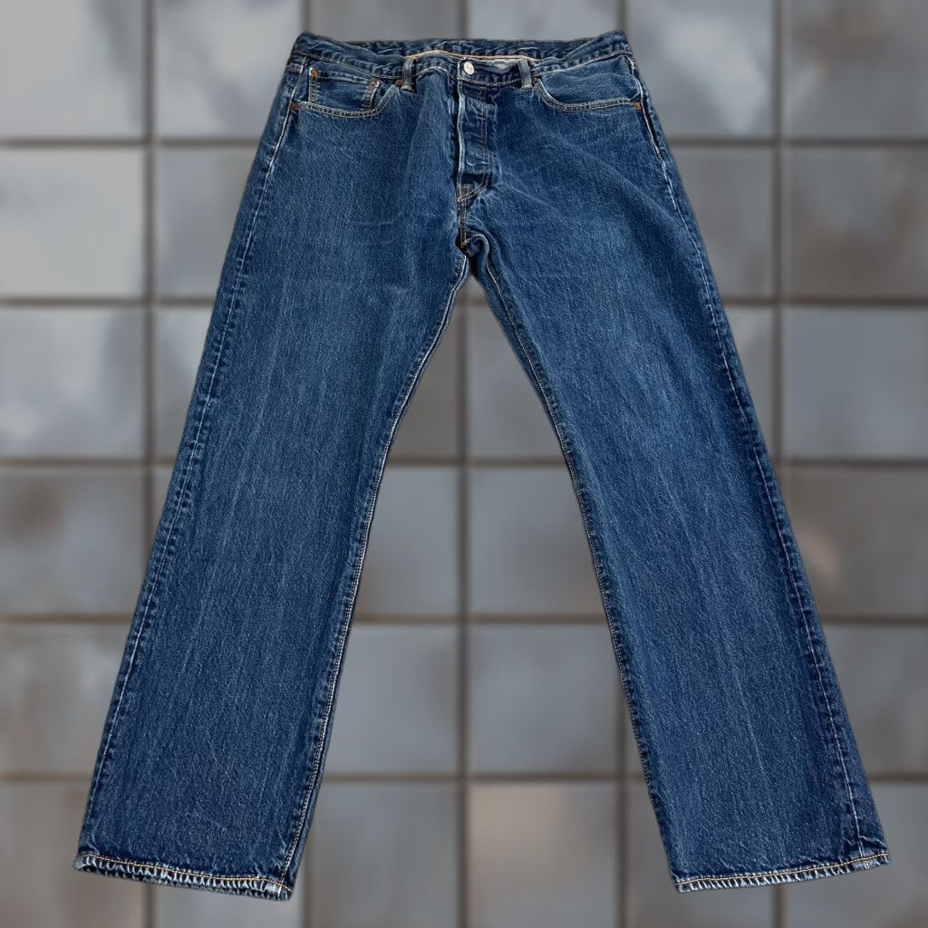 Levi's Levi's 501 Jeans Regular Straight 36 32 Denim Button Fly Blue Cotton Vintage No Men Mens Jeans Size US 36 / EU 52 - 1 Thumbnail