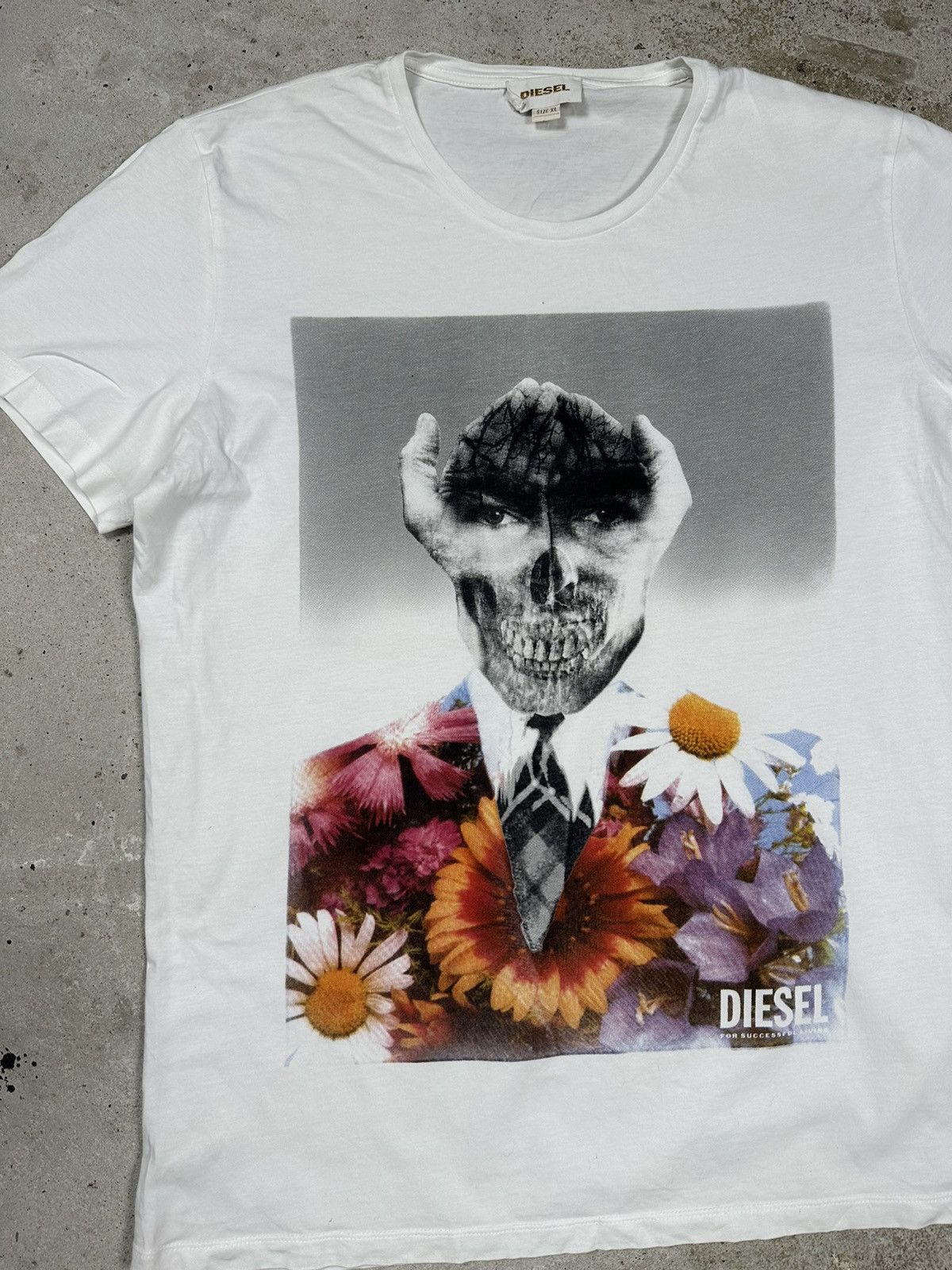 Diesel Vintage Diesel Hand Skull White Tee T Shirt Size US L / EU 52-54 / 3 - 4 Thumbnail