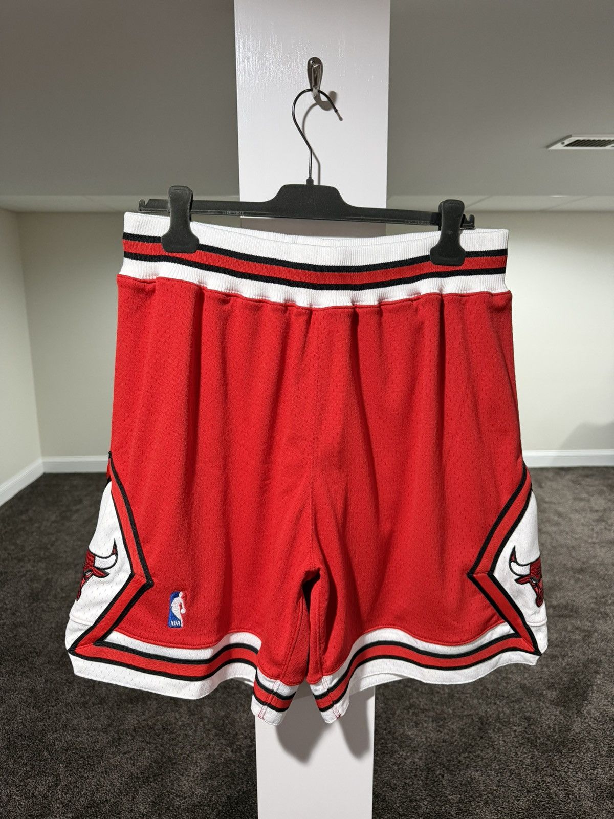 Mitchell & Ness Mitchell & Ness NBA Chicago Bulls Red Basketball Shorts Size US 34 / EU 50 - 1 Thumbnail