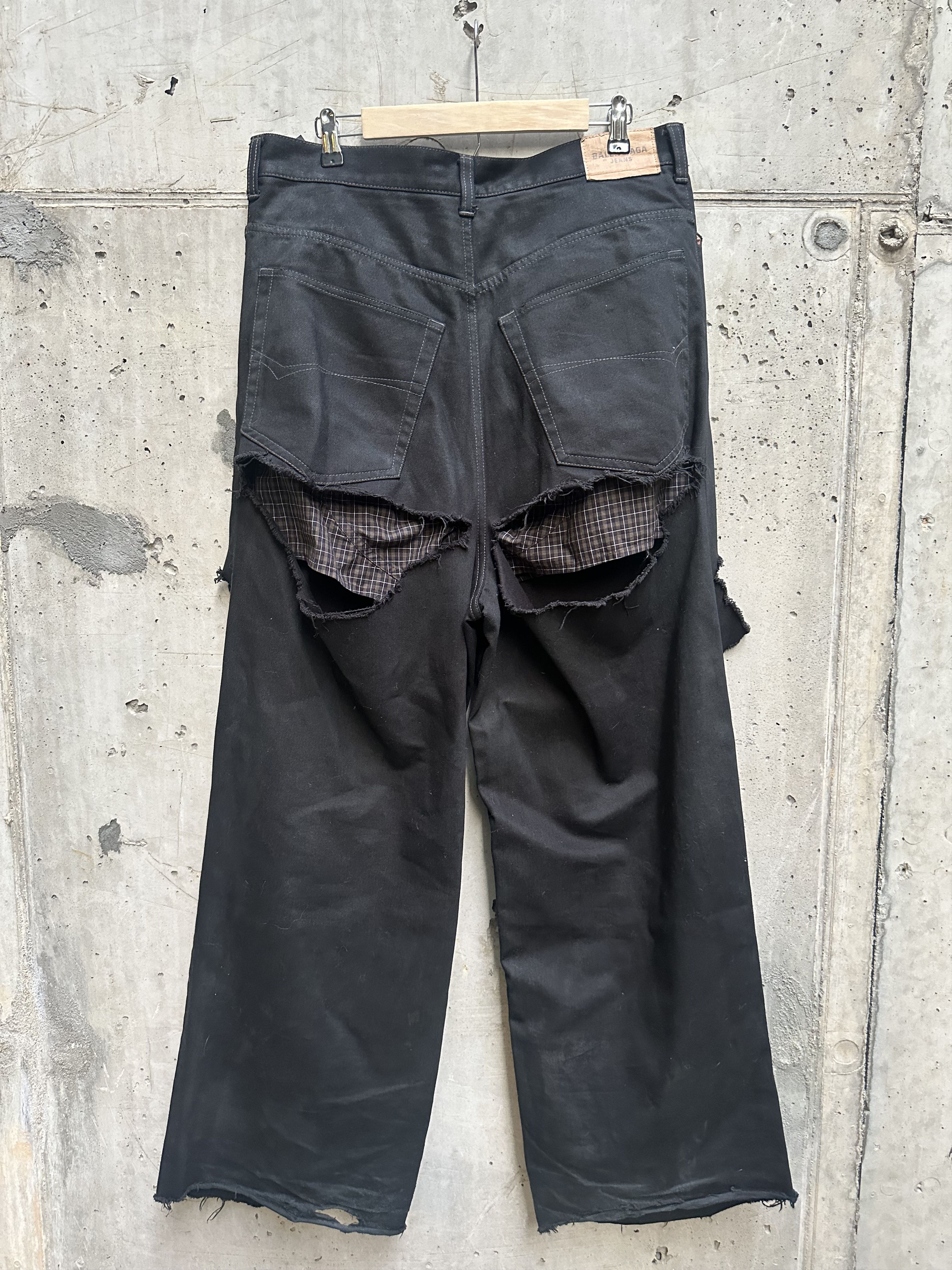 Balenciaga Balenciaga Destroyed Boxer denim Size US 34 / EU 50 - 2 Thumbnail