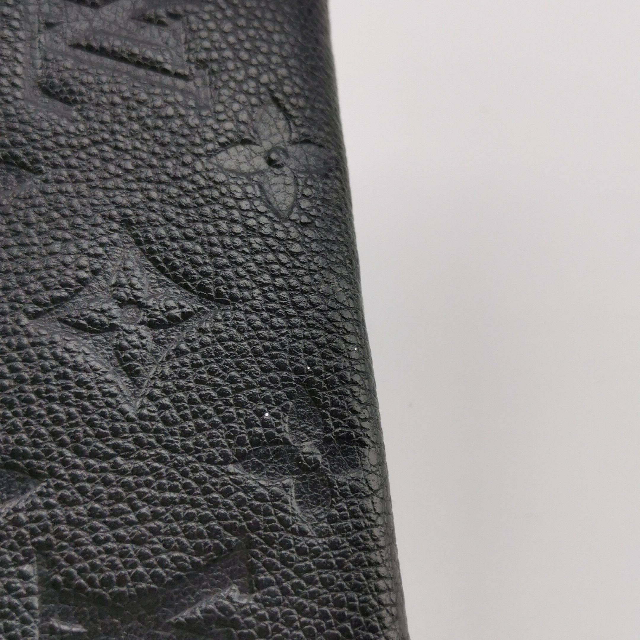 Louis Vuitton Louis Vuitton (LV) Cowhide solid color embossed old flower Size ONE SIZE - 6 Thumbnail