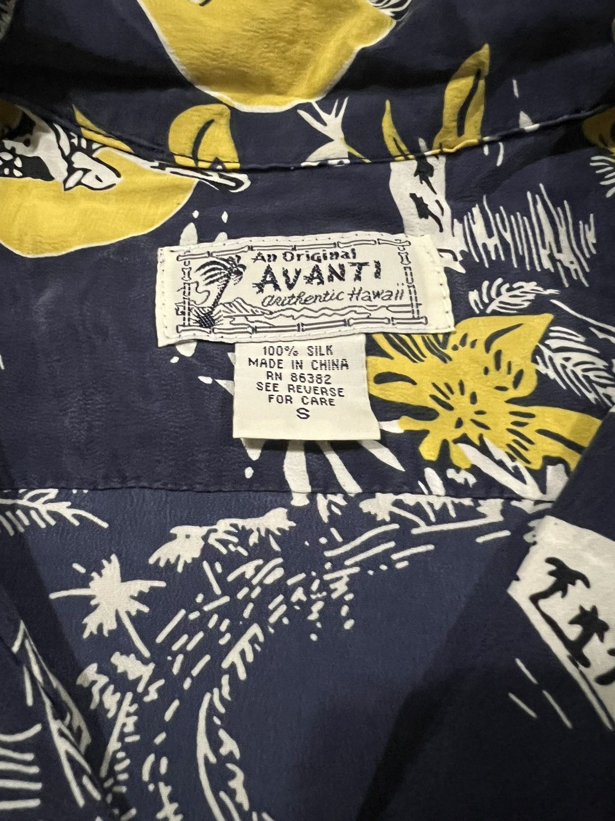 SikSilk Vintage 1960s "Hula Moon" Motif Avanti Silk Hawaiian Shirt Size US M / EU 48-50 / 2 - 5 Thumbnail