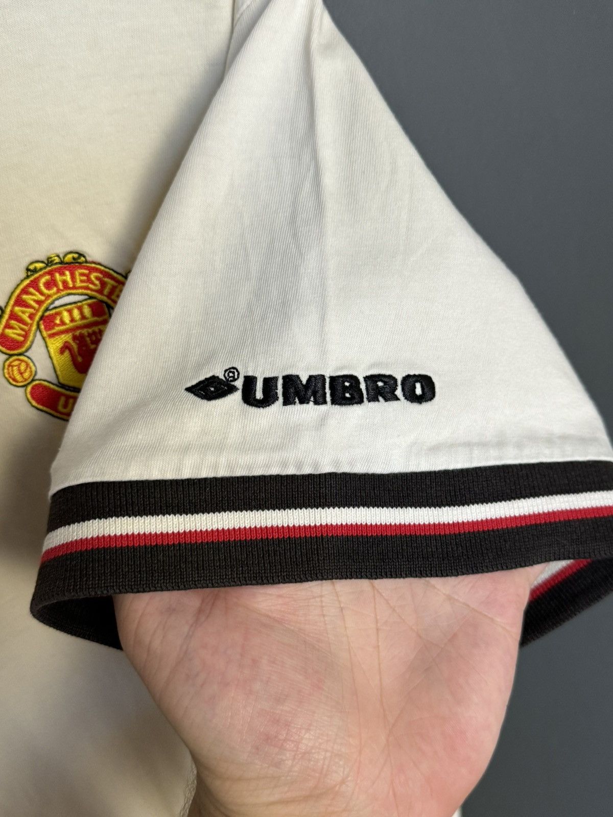 Umbro Vintage Manchester United 99/00 Training Football Jersey Size US S / EU 44-46 / 1 - 4 Thumbnail