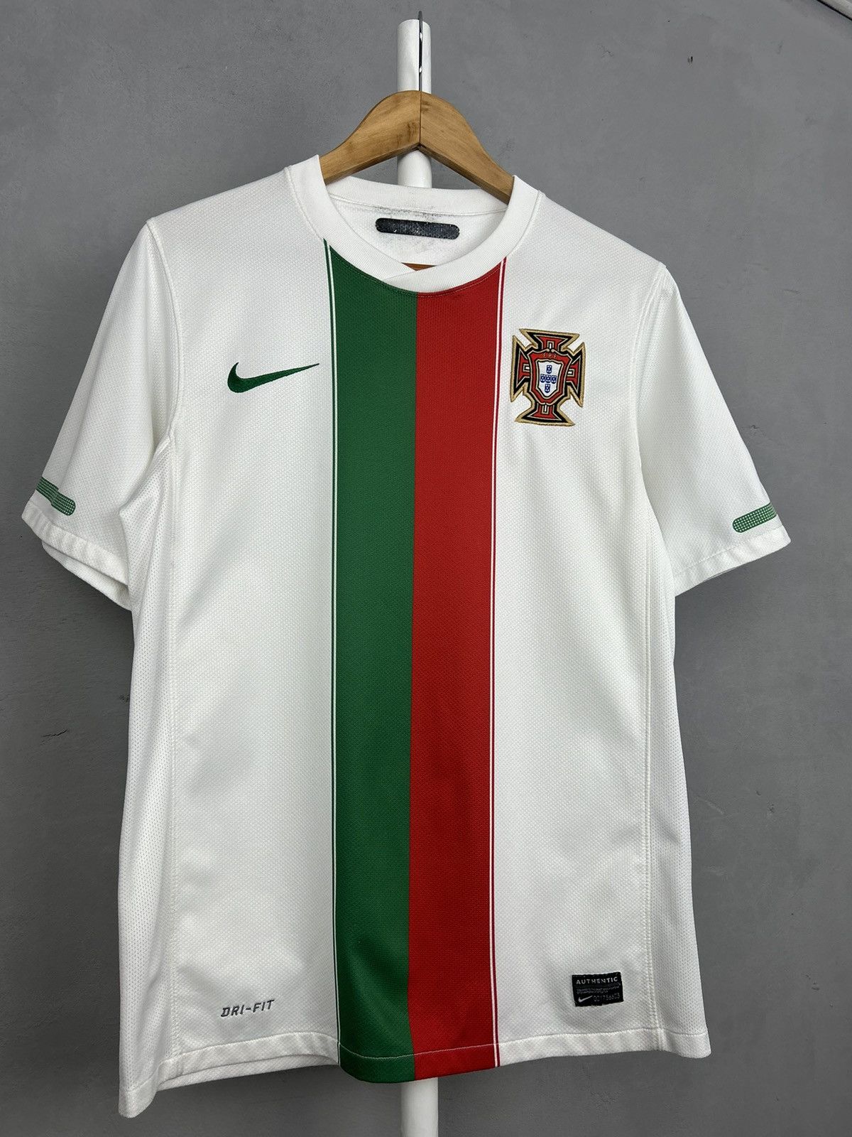 Nike PORTUGAL 2010 2011 AWAY NIKE FOOTBALL SHIRT SOCCER JERSEY Size US S / EU 44-46 / 1 - 2 Thumbnail