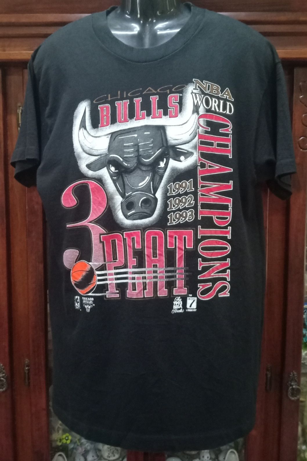 Vintage 1993 NBA World Champs popular Chicago Bulls T Shirt Mens L Red White Logo Rare