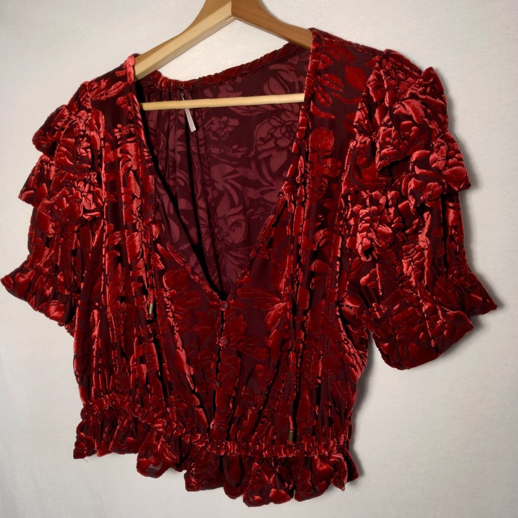 Free People Free People Velveteen Dream Shirt S Red Floral Velour Crop Peasant Ruffle V Neck Size S / US 4 / IT 40 - 3 Thumbnail