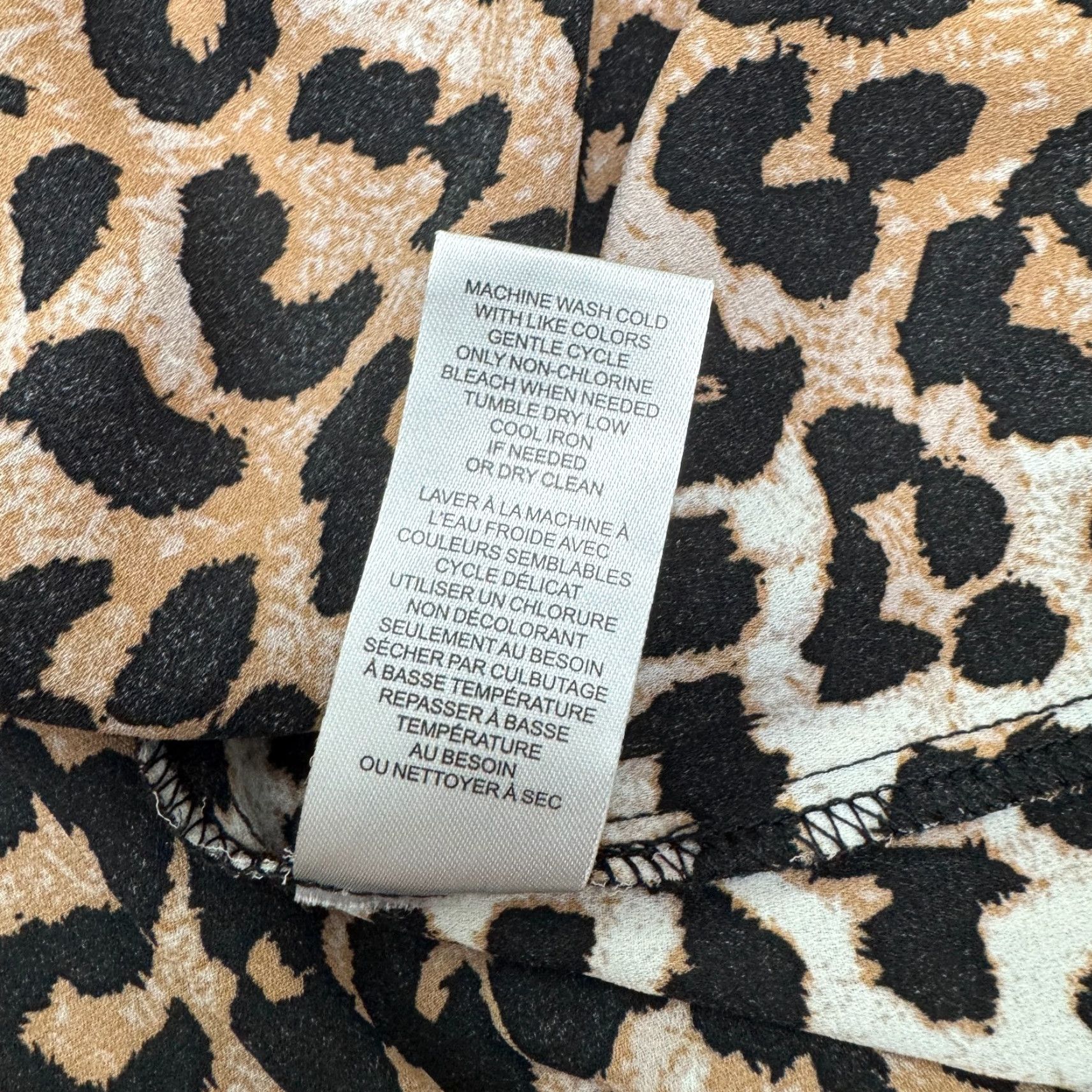 Vintage Tahari Leopard Button Down Blouse Women Medium Brown Collarless Long Sleeve NWOT Size M / US 6-8 / IT 42-44 - 7 Thumbnail