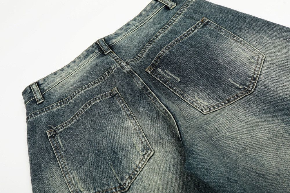Vintage Men's American vintage distressed denim curved-leg jeans Size US 32 / EU 48 - 6 Thumbnail
