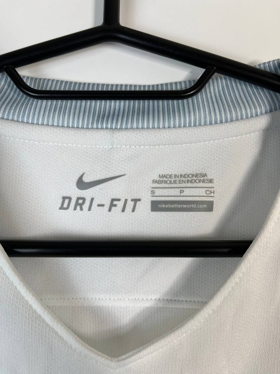 Nike ENGLAND 2016 HOME NIKE AUTHENTIC JERSEY FOOTBALL SIZE S Size US S / EU 44-46 / 1 - 3 Thumbnail