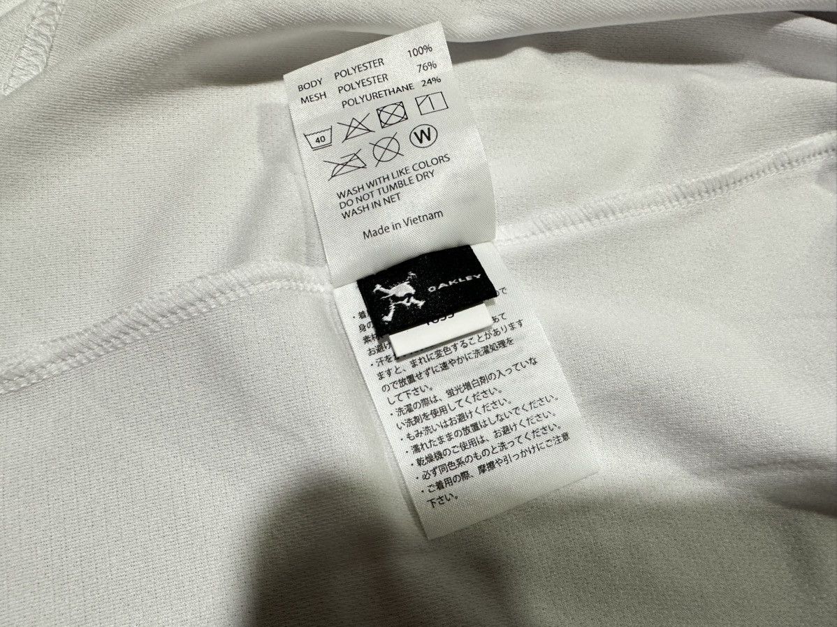 Oakley 🔥Y2K Vintage Oakley Mesh Sleeveless Shirt Center Logo Tank Size US L / EU 52-54 / 3 - 6 Thumbnail