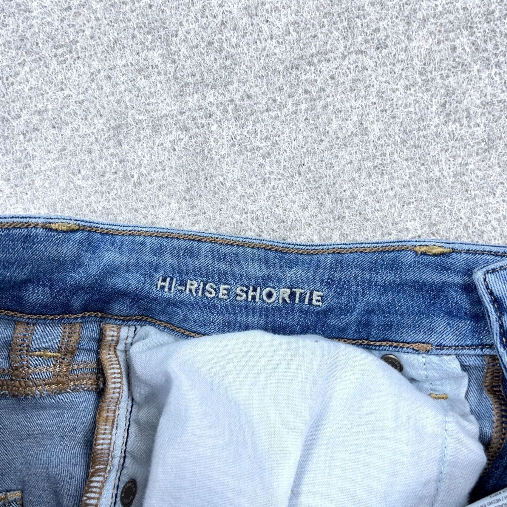 American Eagle Outfitters American Eagle Shorts Women 8 Med Wash Jean Cuffed Cut Off High Rise Shortie Size 30" / US 8 / IT 44 - 4 Thumbnail