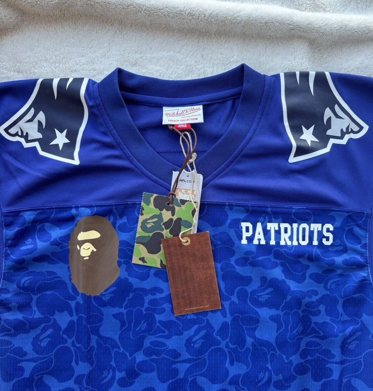 Bape × NFL Bape x NFL Patriots Blue Camo Jersey Size US L / EU 52-54 / 3 - 4 Thumbnail