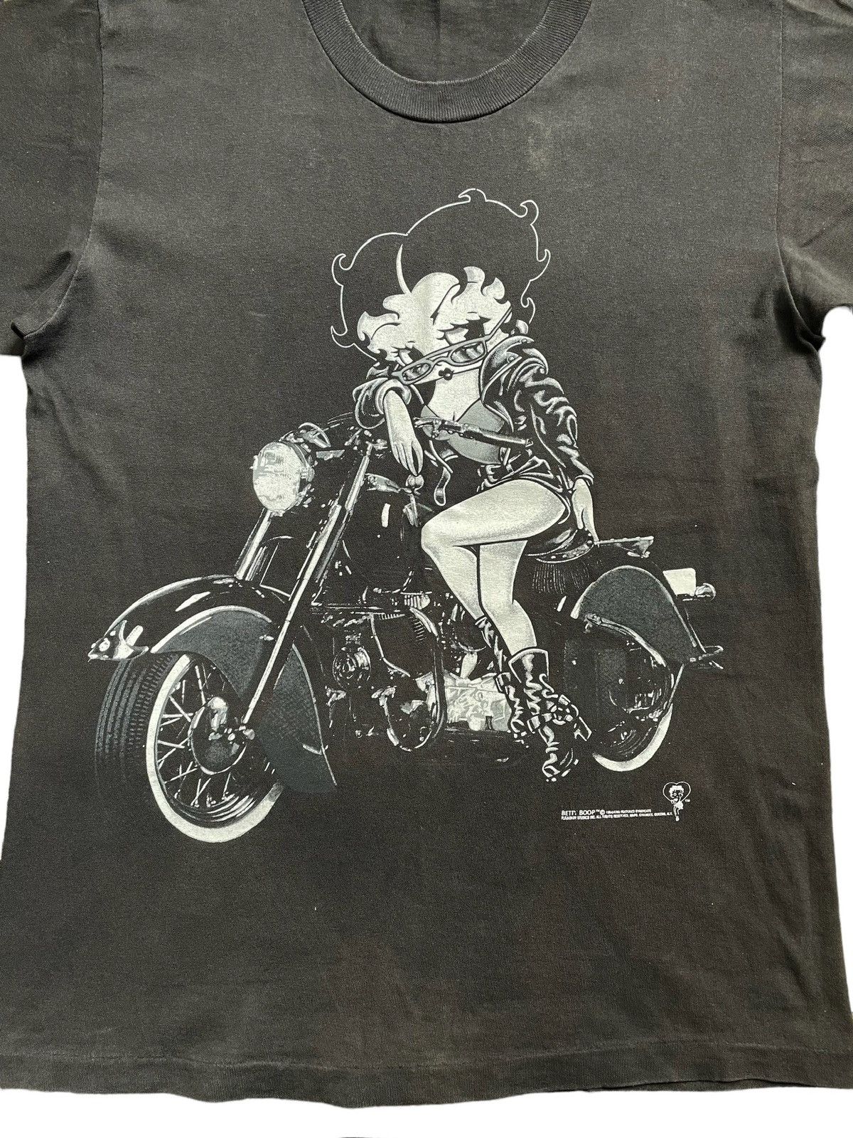 Vintage Vintage Betty Boop 1994 Thrashed Sun Faded Distressed Tshirt Size US M / EU 48-50 / 2 - 2 Thumbnail