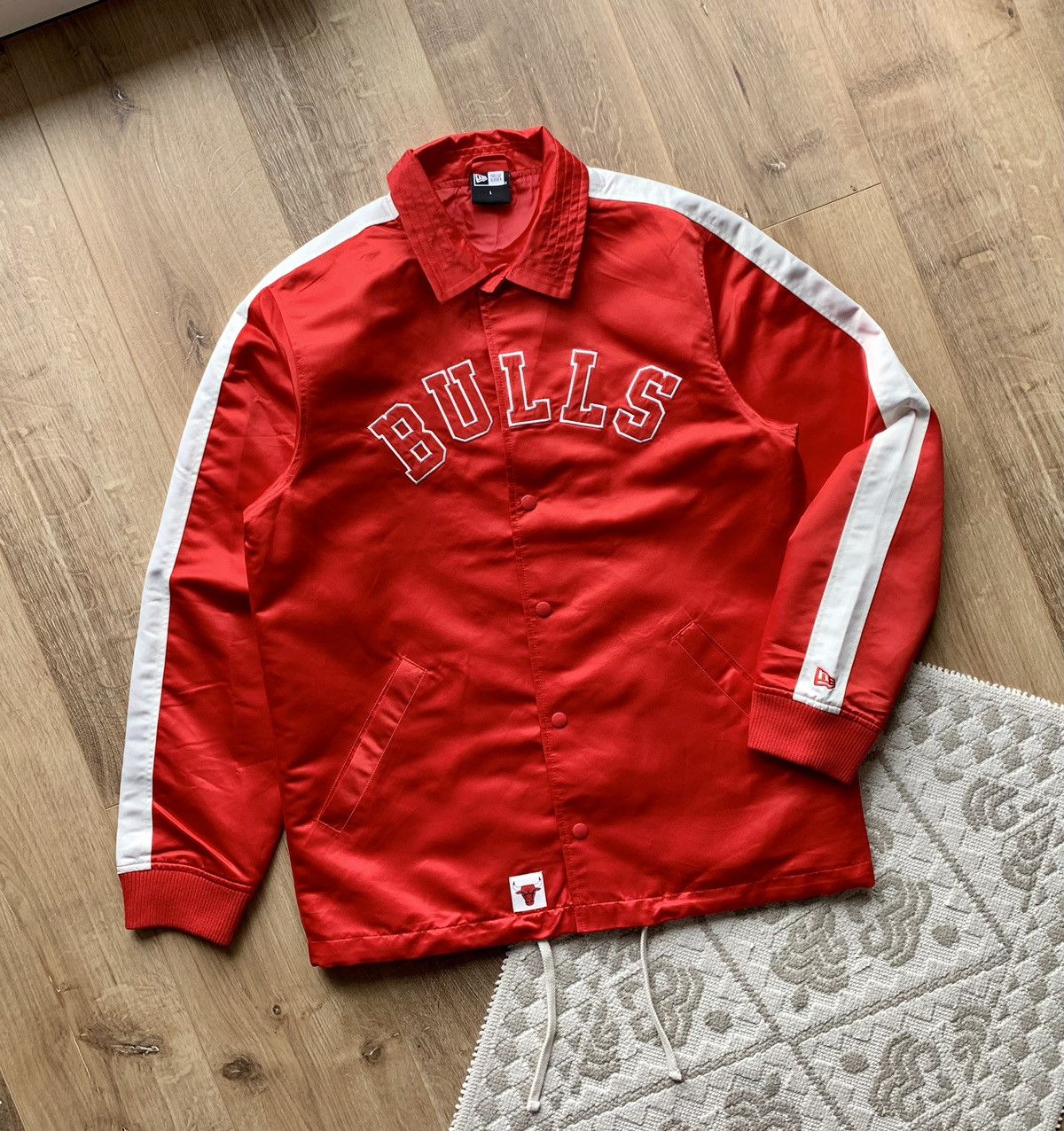 NBA New Era NBA Chicago Bulls Wordmark coaches jacket Size US L / EU 52-54 / 3 - 2 Thumbnail