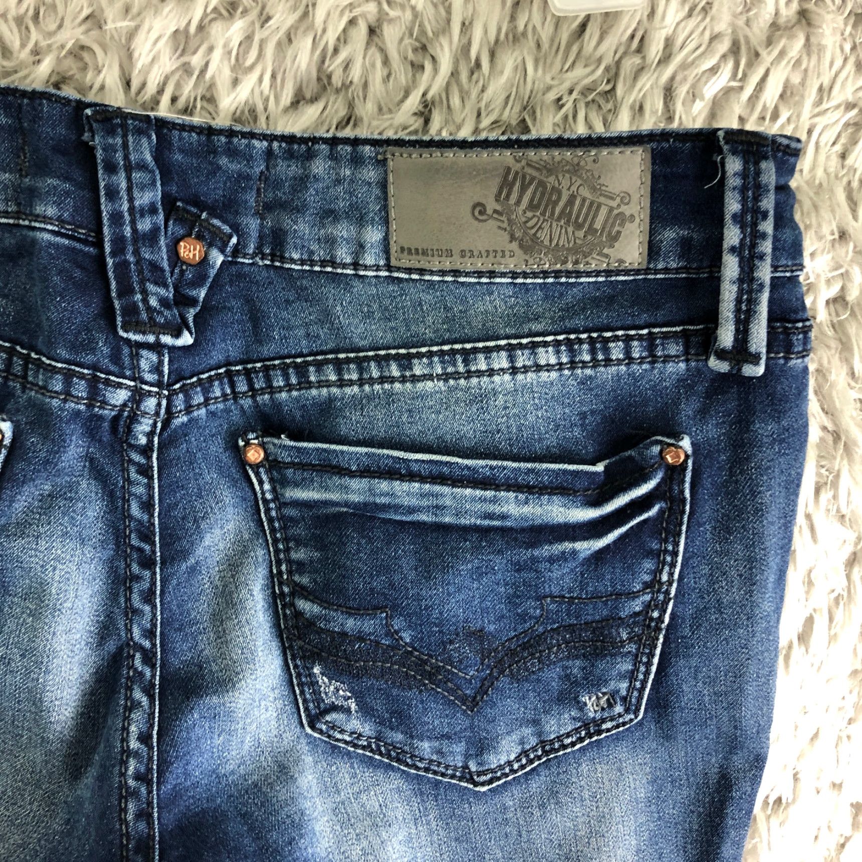 Denime Hydraulic Womens Size 8 Mid Rise Skinny Medium Wash Blue Denim Jeans Womens Size 8 Jeans Skinny Mid Rise Blue Denim 30in Waist 28in Inseam Size 30" / US 8 / IT 44 - 6 Thumbnail