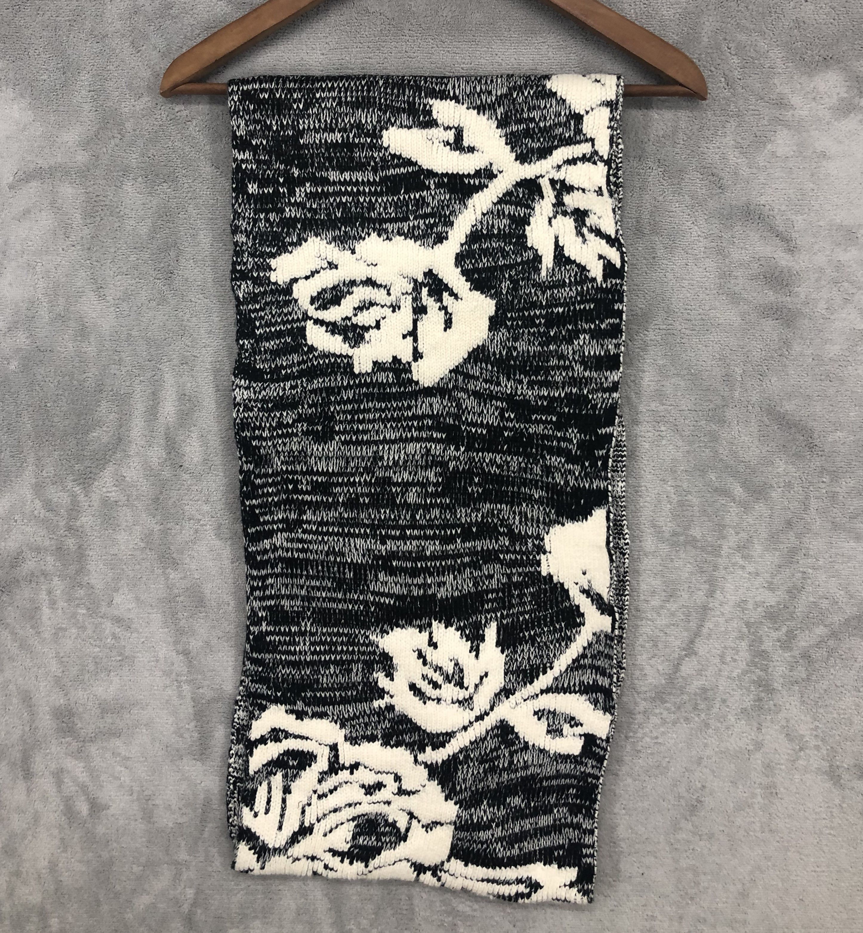 image of Gap Flowers Roses Scarf Muffler Neck Scarf in Black, Men's