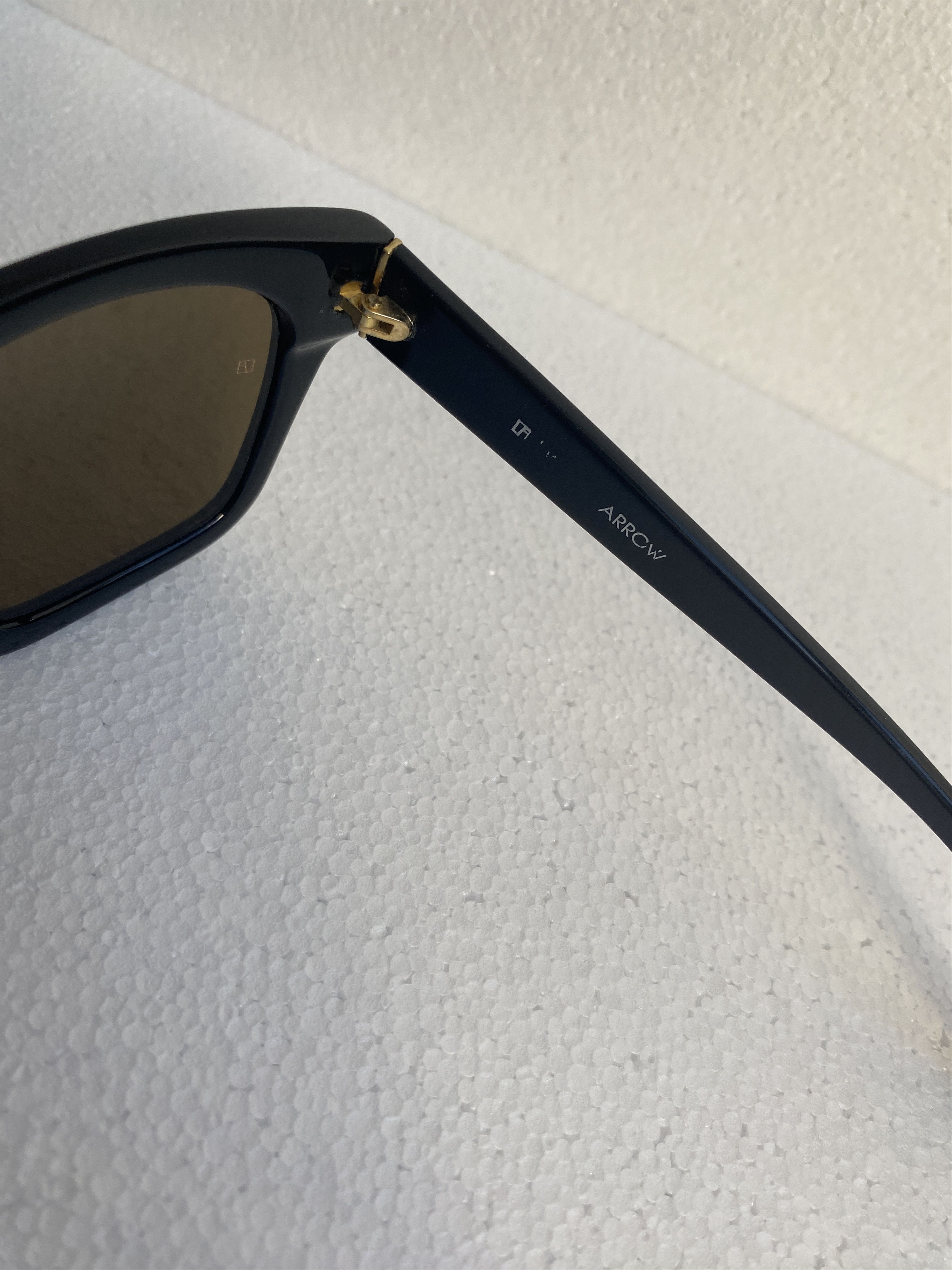 Linda Farrow Linda Farrow Max Sunglasses in Black Unisex Size ONE SIZE - 7 Thumbnail