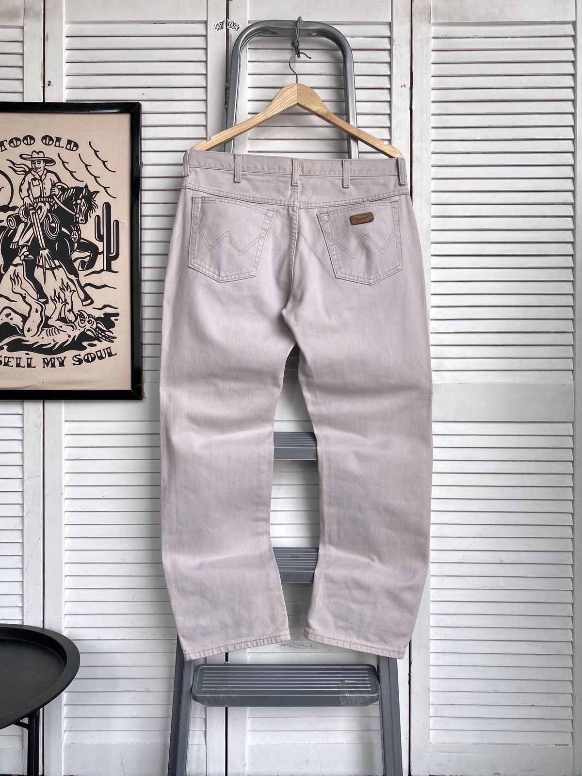 Vintage × Wrangler Vintage Wrangler Beige Denim Jeans Pants USA Leather Logo Size US 34 / EU 50 - 1 Thumbnail