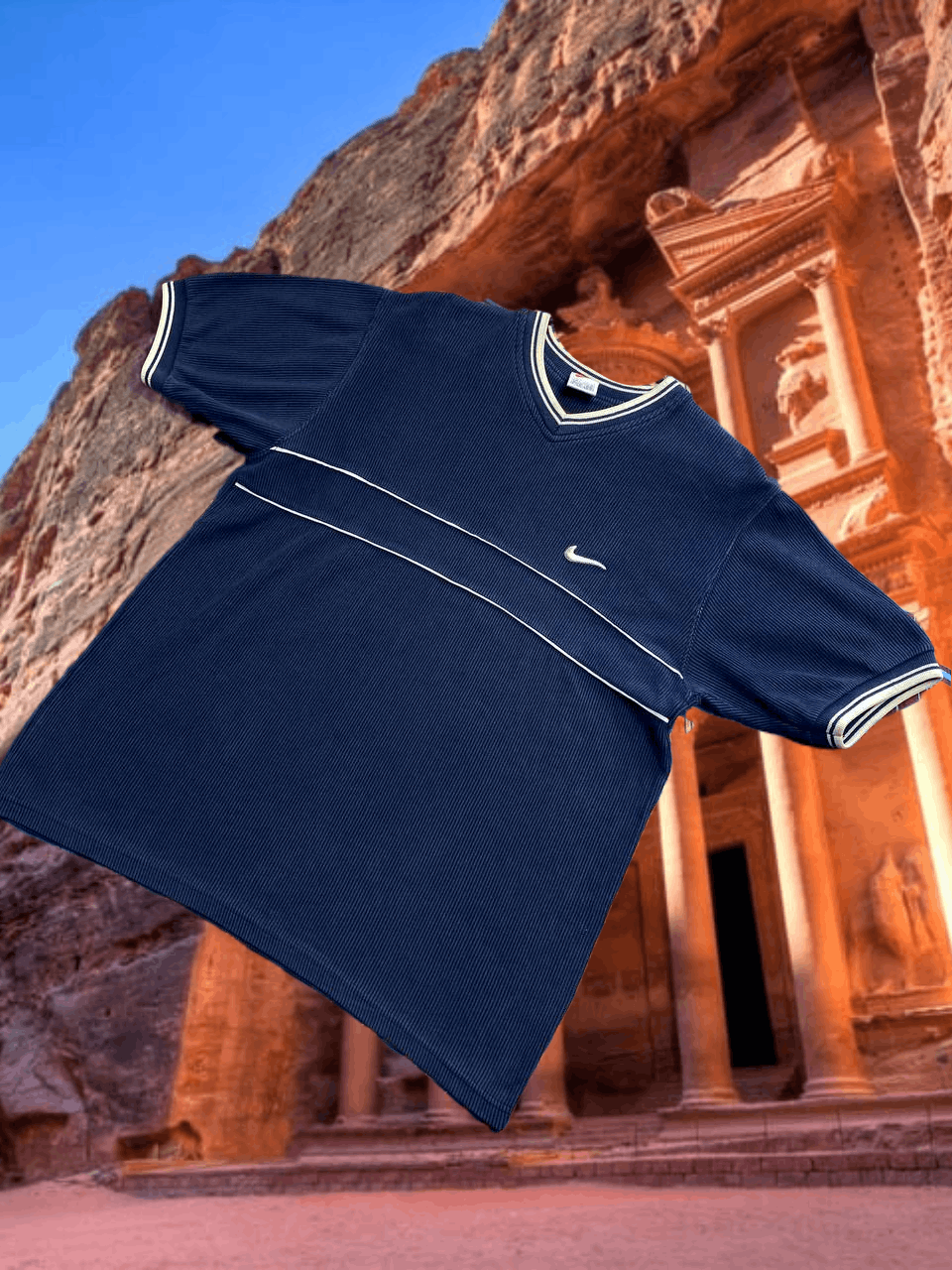 Nike Streetwear T-Shirt Nike logo Y2K Vintage size L Size US L / EU 52-54 / 3 - 1 Thumbnail