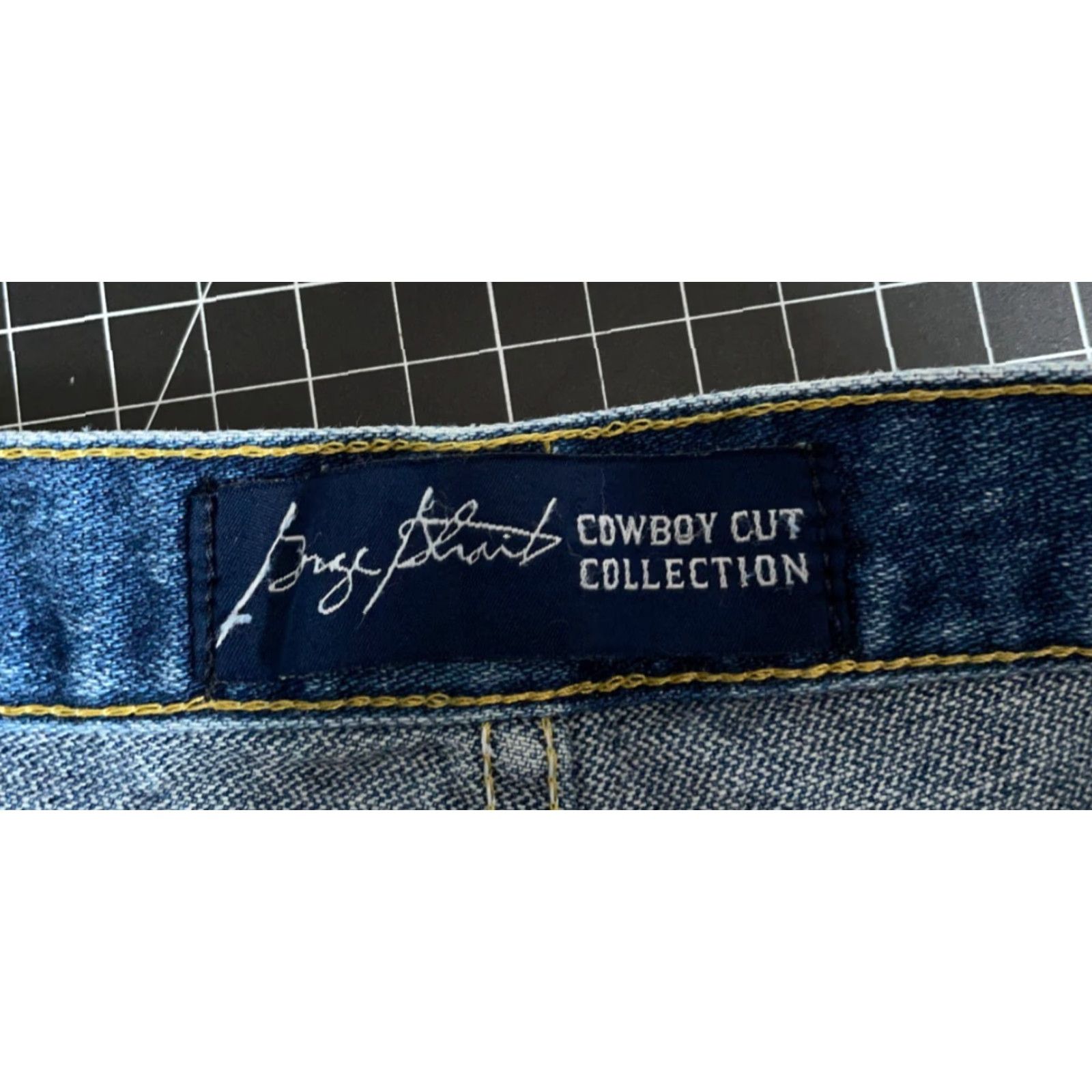 Wrangler VINTAGE Wrangler George Strait Jeans Men's 31 x 33 (33 x 34 Tag) Cowboy Cut Distressed Size US 31 - 3 Thumbnail