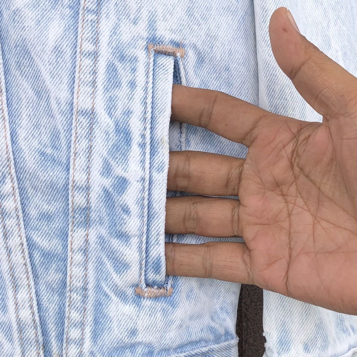 Levi's VTG Levis Light Wash Blue Denim Distressed Trucker jacket Size US M / EU 48-50 / 2 - 14 Thumbnail