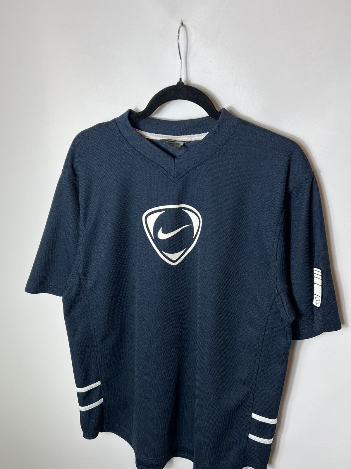 Nike Vintage streetwear y2k nike soccer team centre logo t-shirt Size US L / EU 52-54 / 3 - 3 Thumbnail