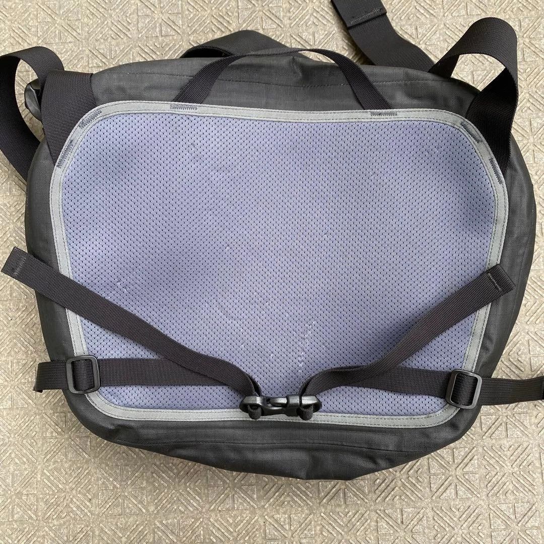 Arc'teryx Lunara 17 Nylon Shoulder Bag Messenger Black Waterproof Size ONE SIZE - 5 Thumbnail