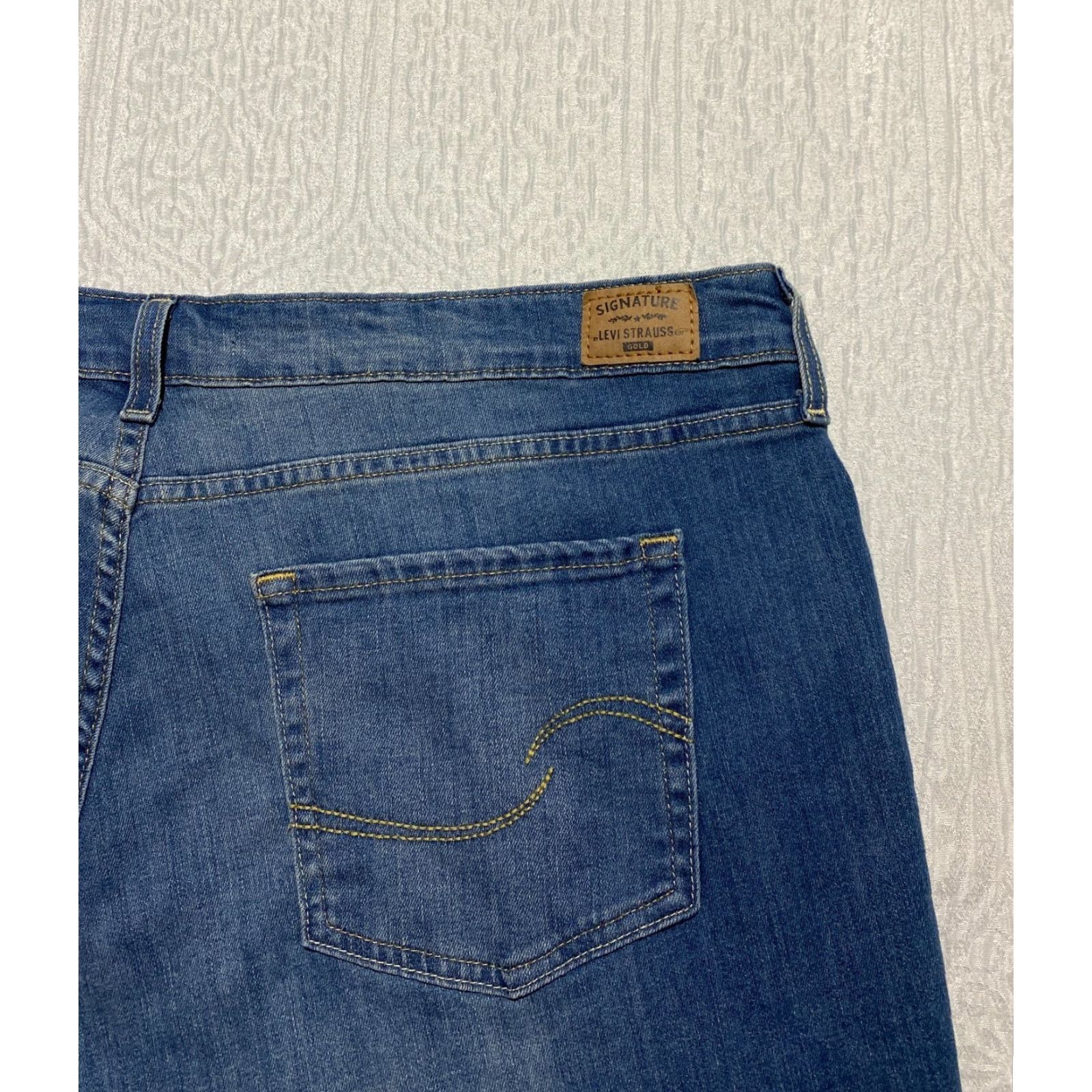 Vintage Levi Strauss Signature Gold Totally Shaping Bootcut Jeans Womens 22 40×29 Size 27" / US 4 / IT 40 - 7 Thumbnail