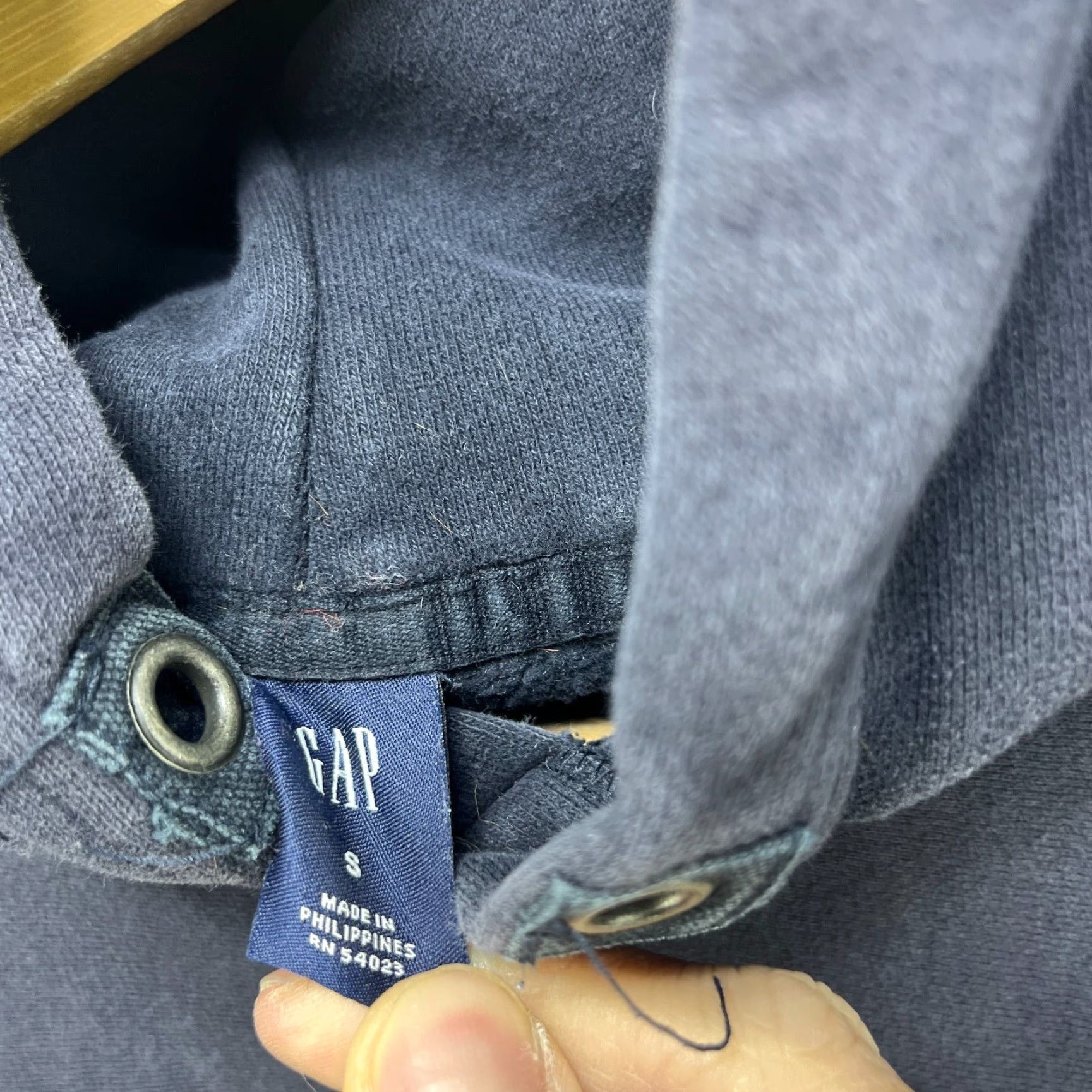 Gap VINTAGE Gap Hoodie Small Men Size S Blue Sun Faded Reverse Weave Y2K Pullover Size US S / EU 44-46 / 1 - 5 Thumbnail