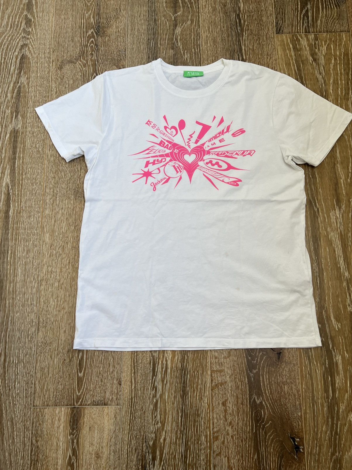 Band Tees Pc music love goes on tee Size US M / EU 48-50 / 2 - 1 Thumbnail