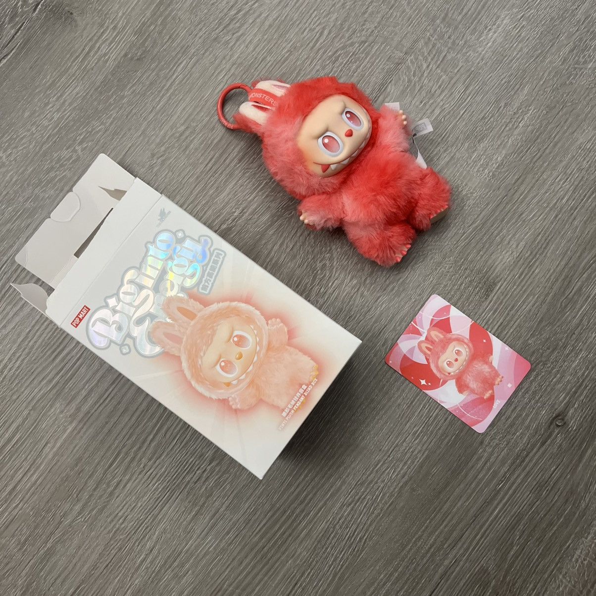 POP MART Big into Energy LOVE 赤い THE MONSTERS Big into Energy Series-Vinyl Plush Pendant