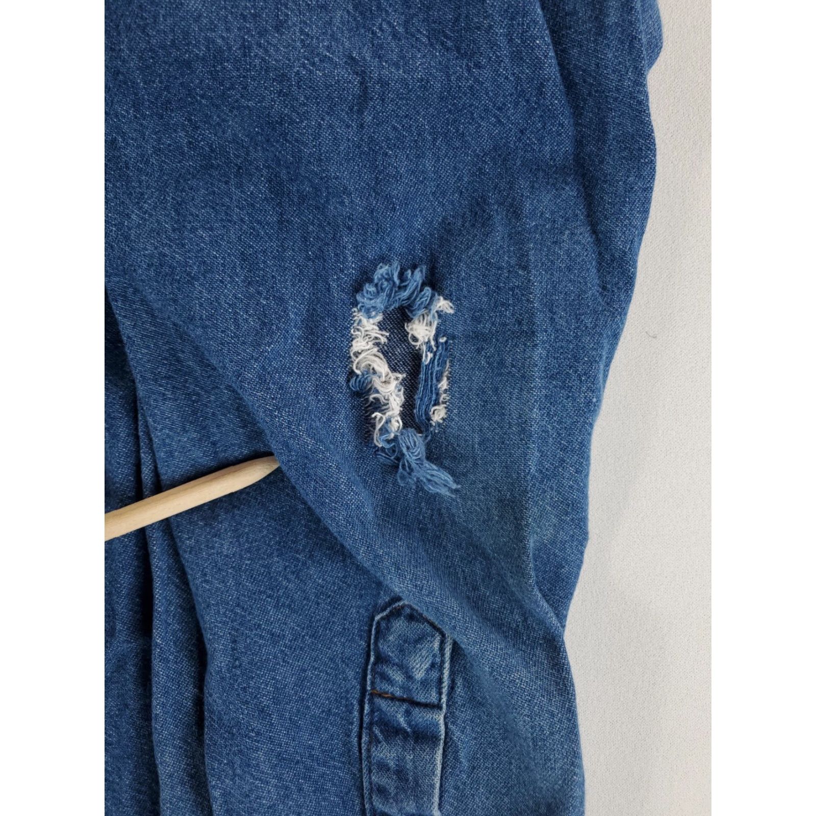 Wrangler VINTAGE Wrangler Shirt Denim Pearl Snap Blue Made USA Mens L 16.5-35 Blue Mens L Denim 90s Wrangler Shirt VTG 90s Pearl Snap Blue Made USA Size US L / EU 52-54 / 3 - 2 Thumbnail
